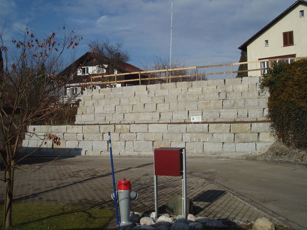 Landgewinnung mit Quadermauer - Hadorn Gartenbau