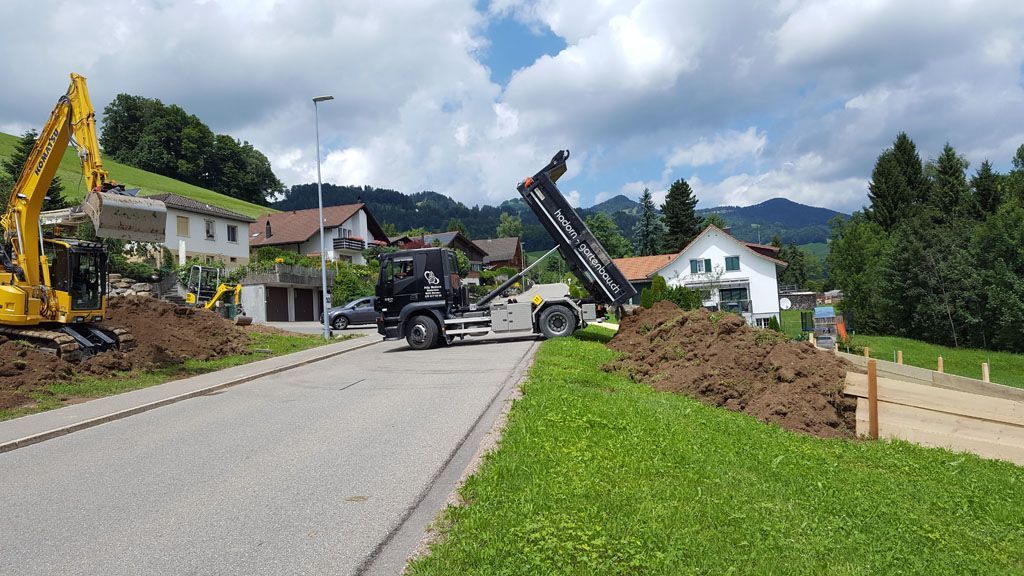 Lastwagen im Einsatz - Hadorn Gartenbau
