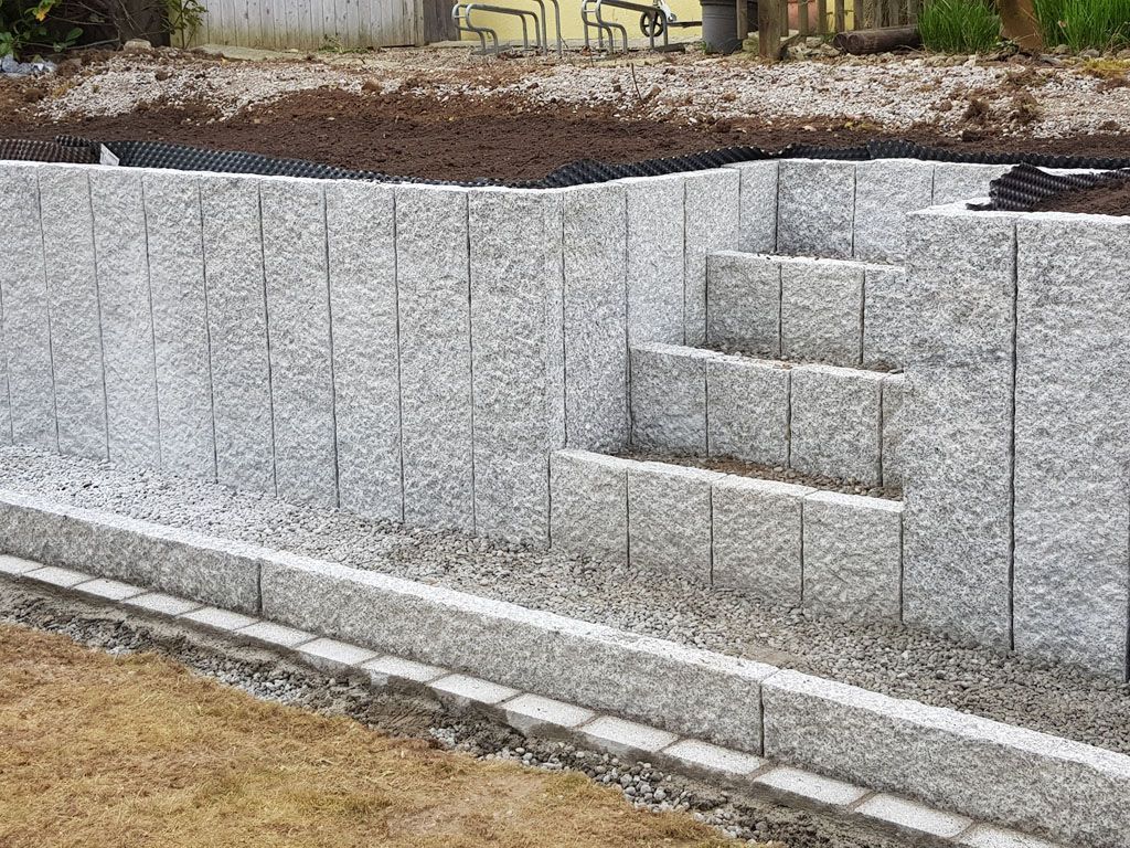 Hochbeet mit Stellen - Hadorn Gartenbau