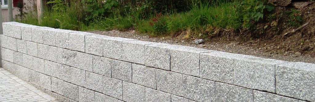 Natursteinmauer fein gespitzt - Hadorn Gartenbau