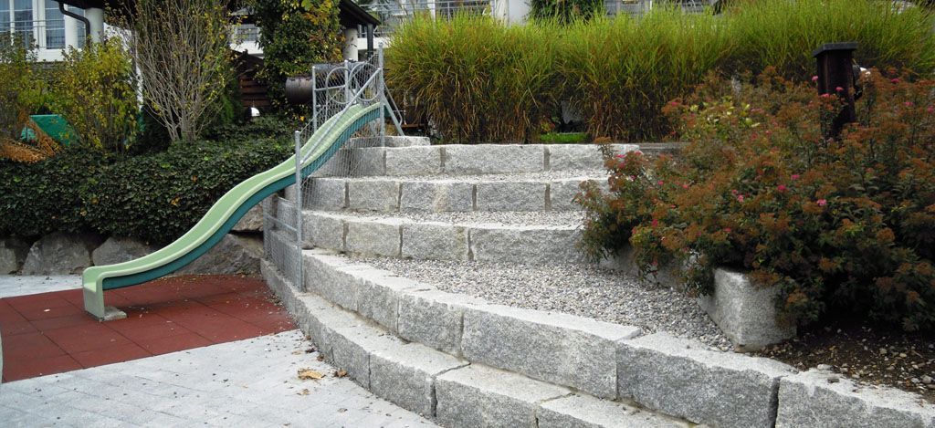 Quadermauer 30 er Steine als Treppe und Sitzsteine - Hadorn Gartenbau