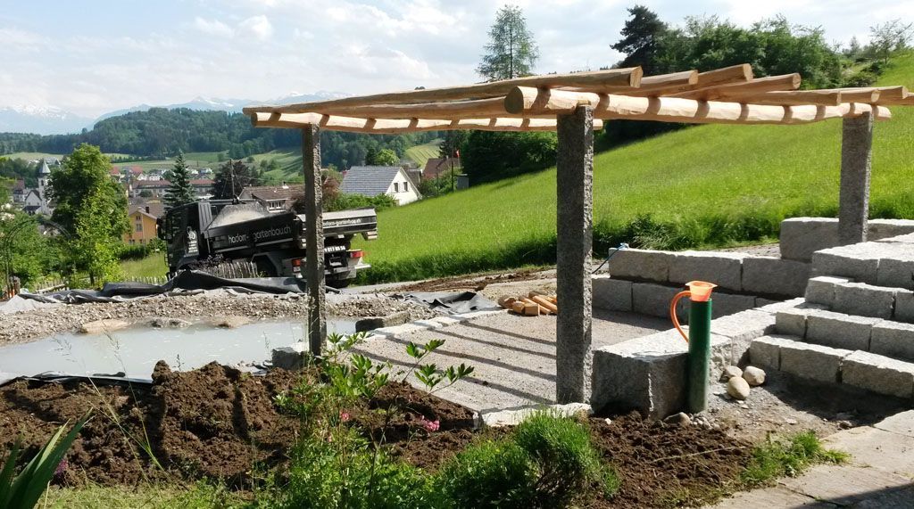 Pergola mit Gartenteich - Hadorn Gartenbau