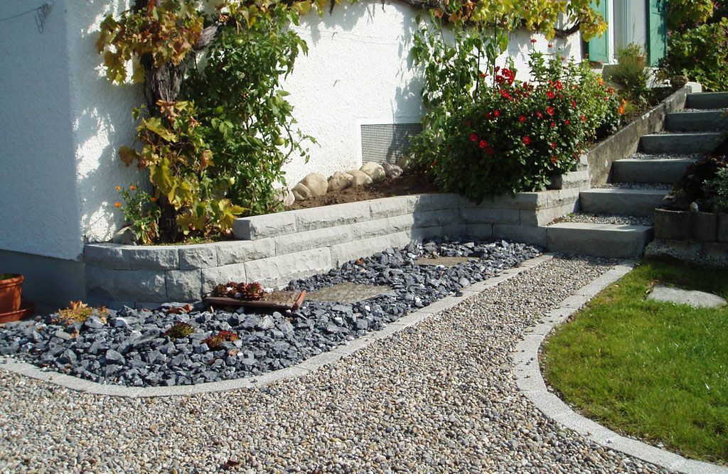 Sandsteinmauer bearbeitet - Hadorn Gartenbau