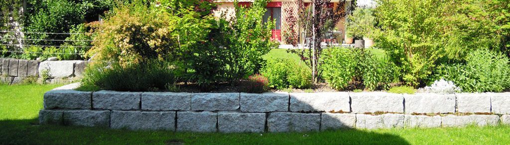 Quadermauer mit Grenzabschluss - Hadorn Gartenbau