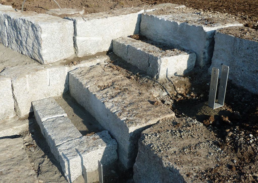 Treppenaufgang in Quadermauer - Hadorn Gartenbau