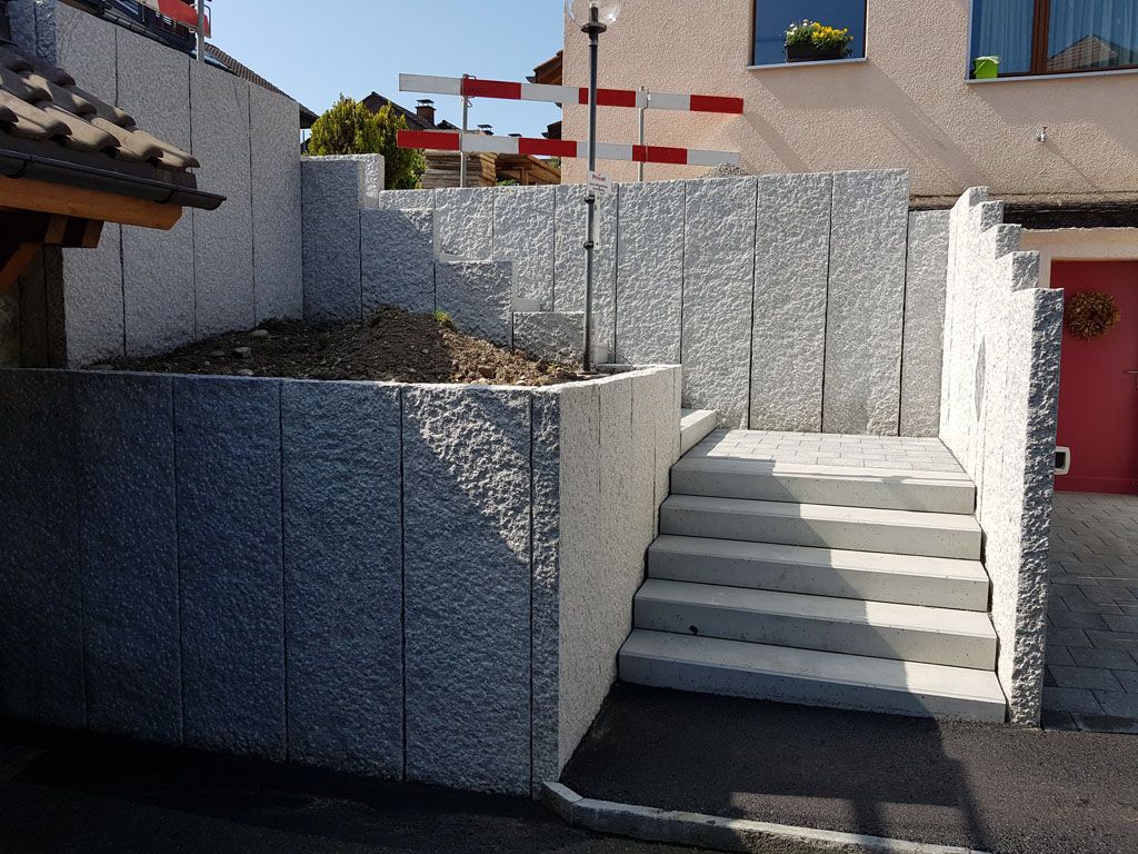 Eingang mit Sichtschutzplatten