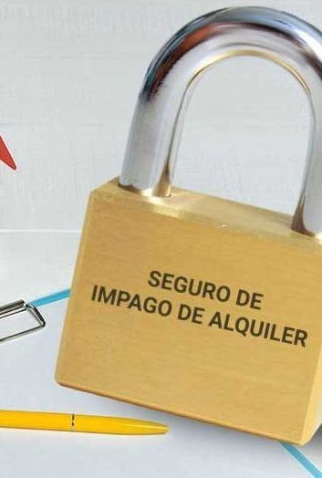 A padlock that says seguro de impago de alquiler on it