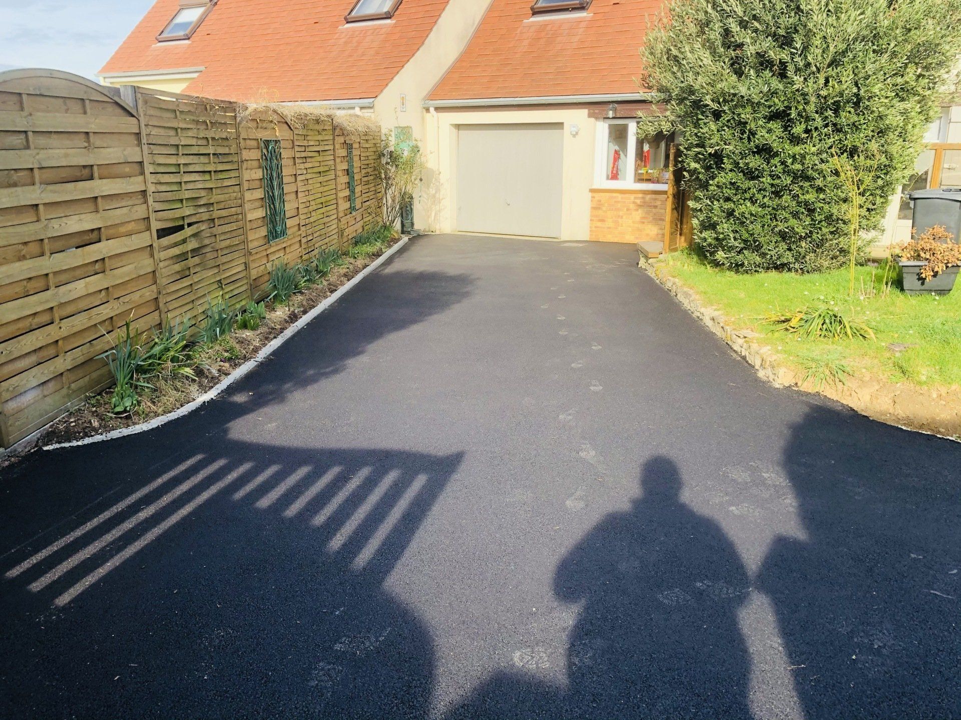 Pose d'enrobé pour une voie carrossable