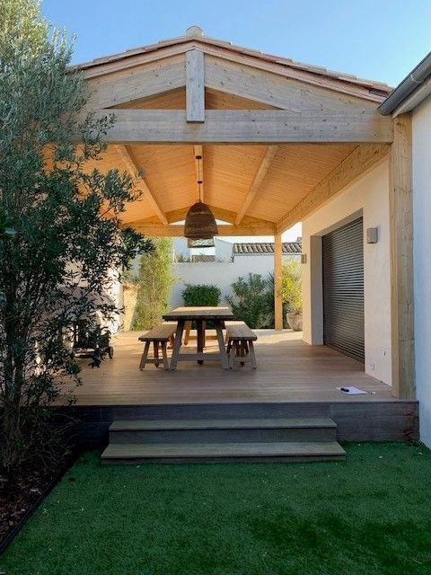 Pergola en bois sur une terrasse