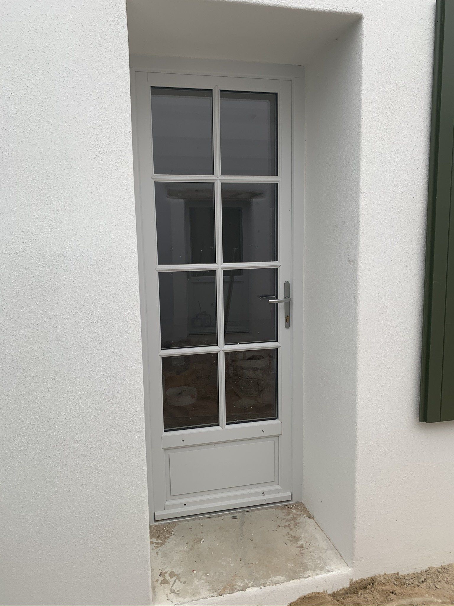 Porte en verre avec une ossature en bois