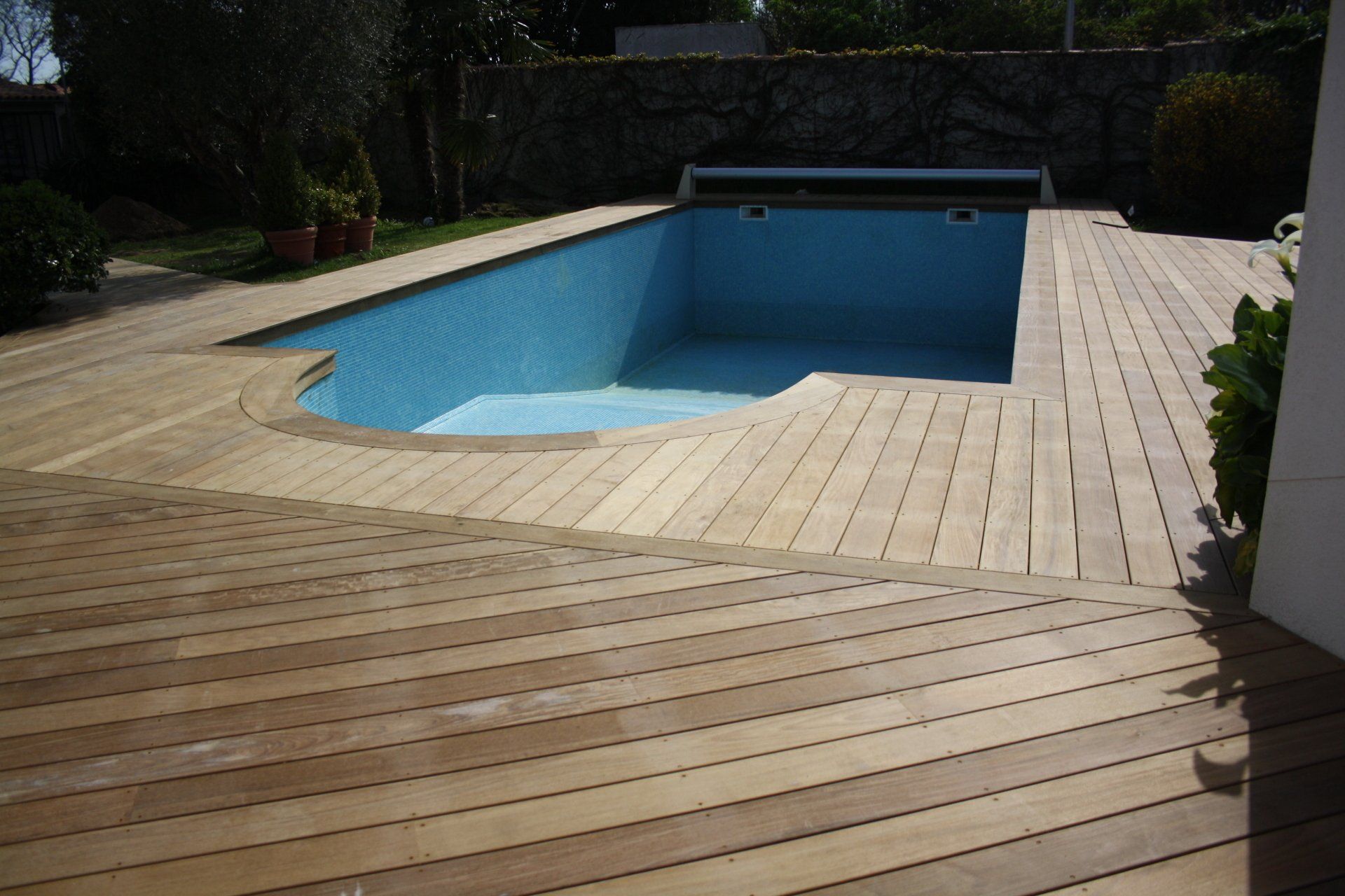 Terrasse en bois et piscine