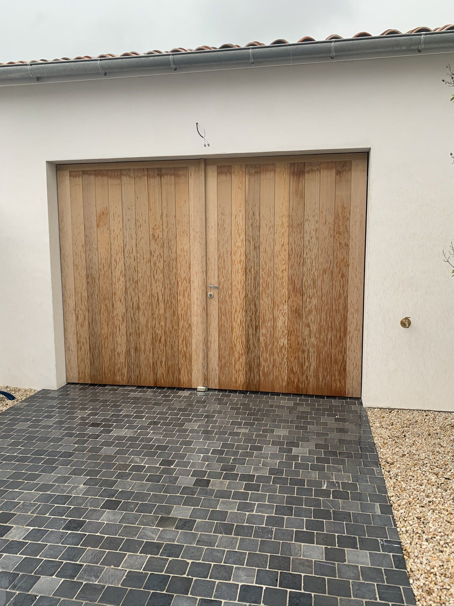 Porte de garage en bois