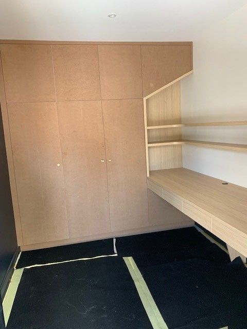 Meuble de rangement avec plan de travail