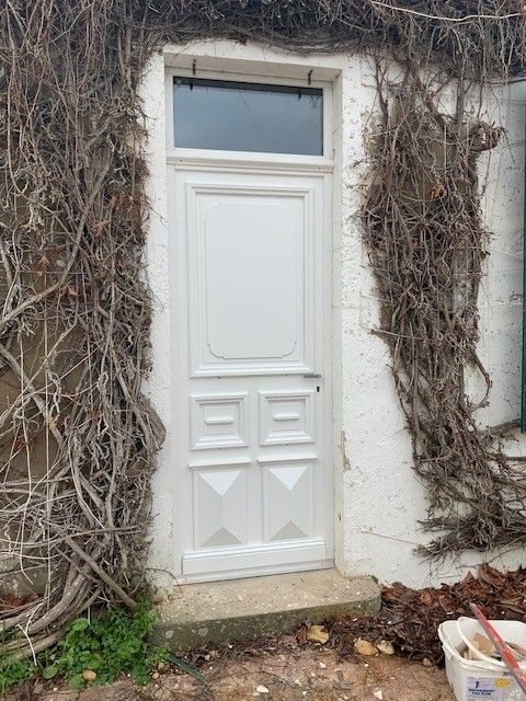 Porte extérieur blanche