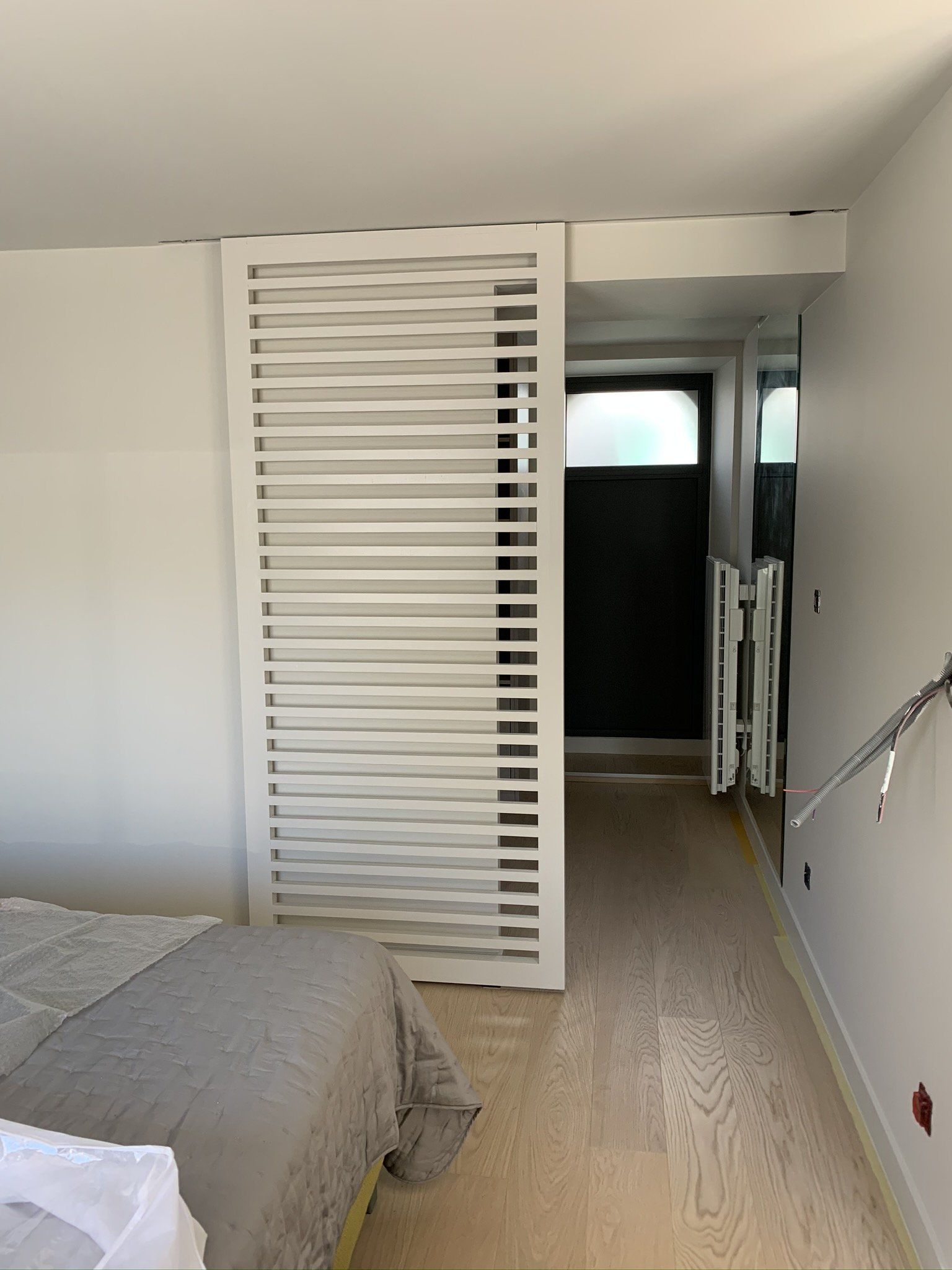 Porte intérieure coulissante ajourée