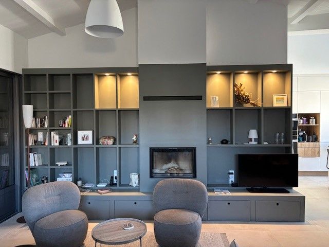 Meuble bibliothèque dans un salon