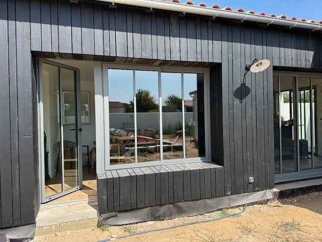 Bardage en bois brulé