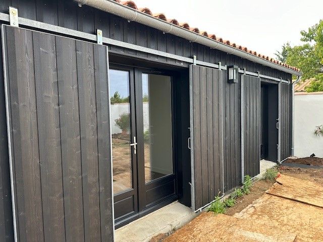 Bardage en bois brulé