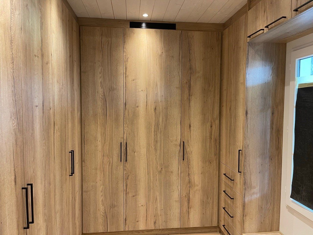 Grand dressing en bois