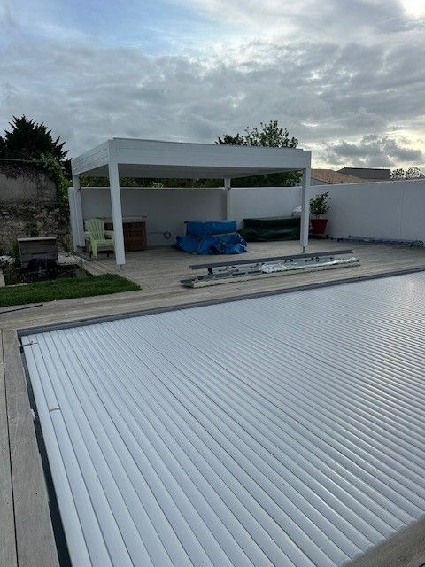 Pergola avec piscine