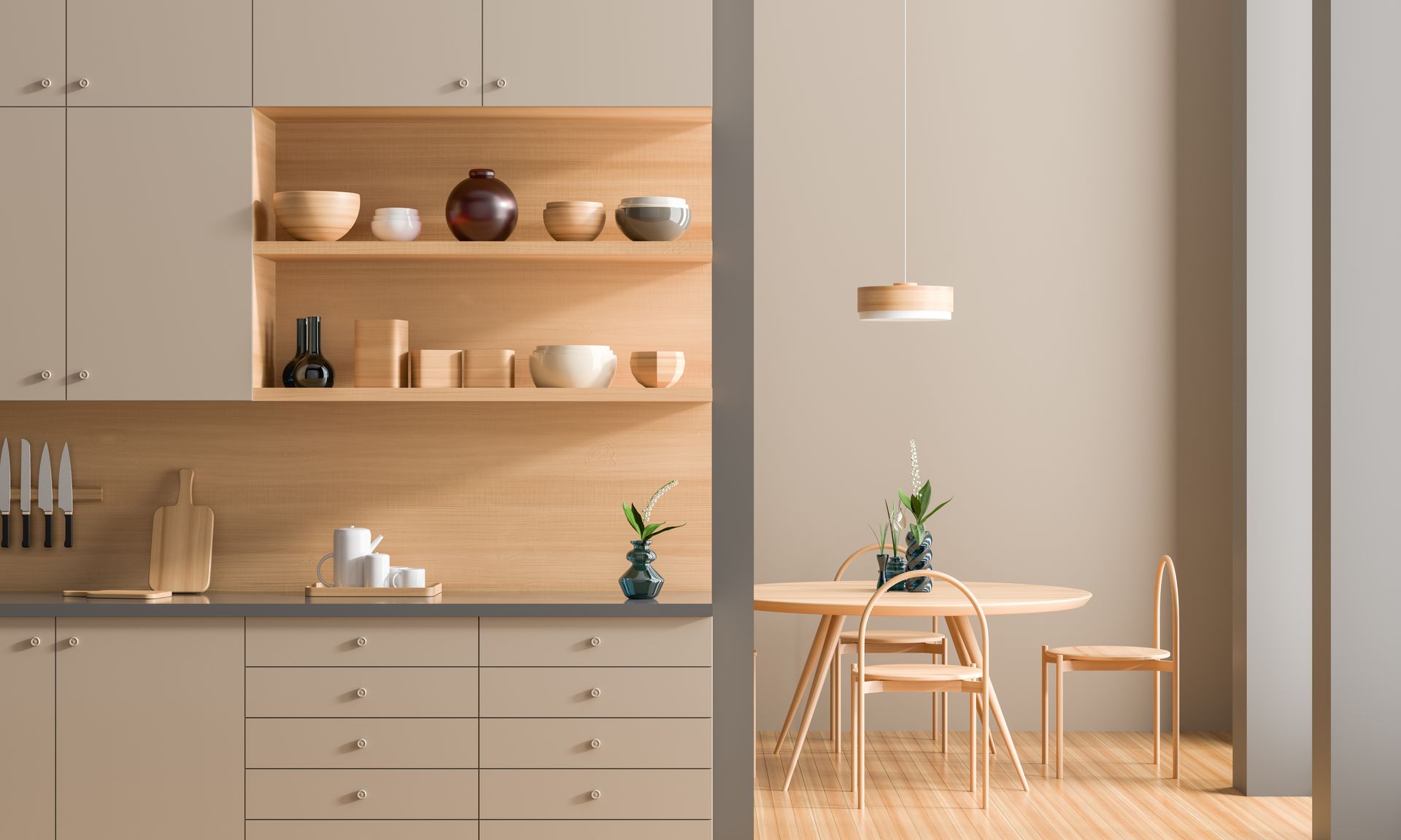 Cuisine et coin repas minimalistes beiges avec étagères en bois, table, chaises et suspension lumineuse.