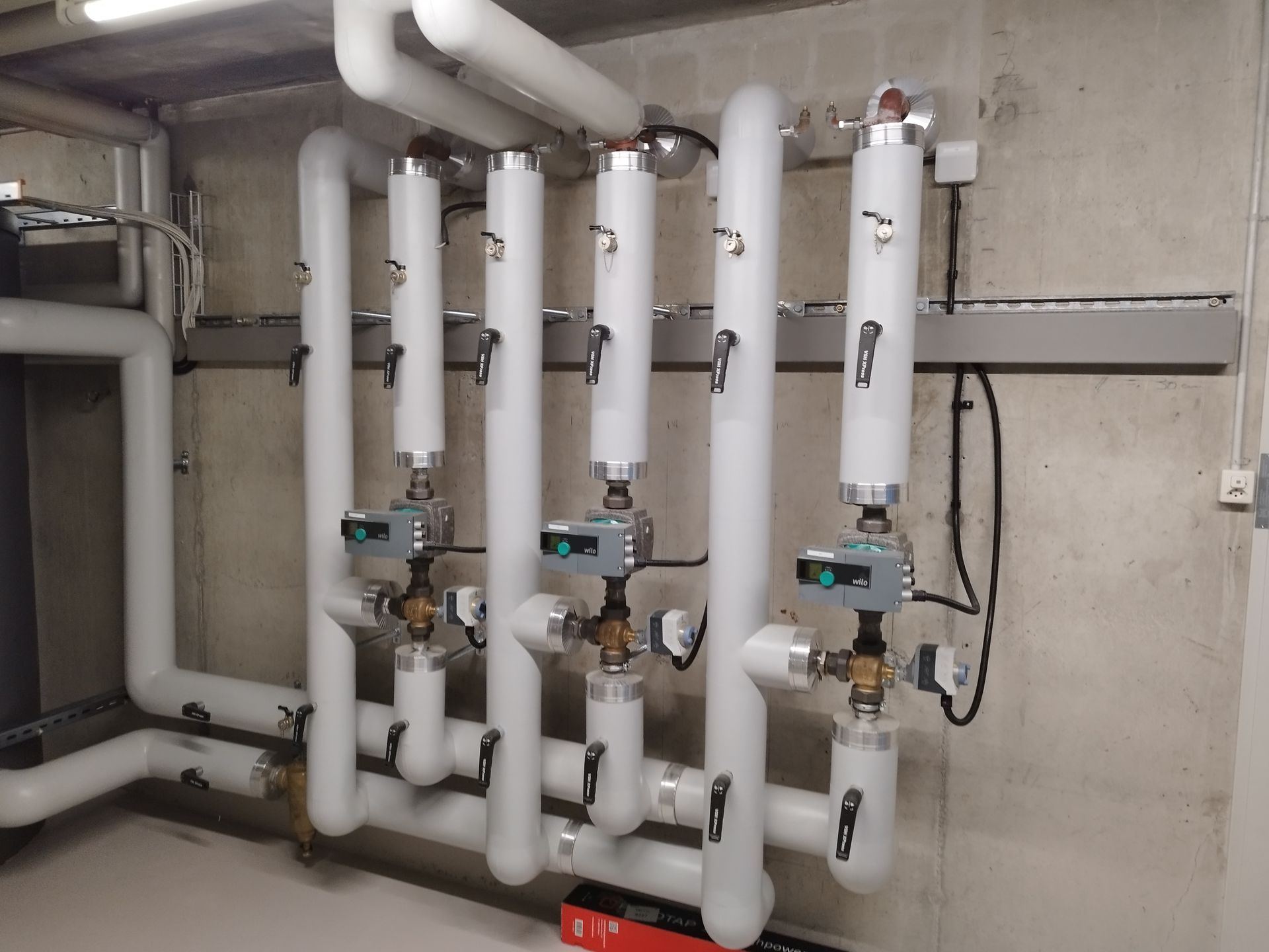 Moderne Heizungsinstallation von Yilmaz Haustechnik in Basel-Landschaft