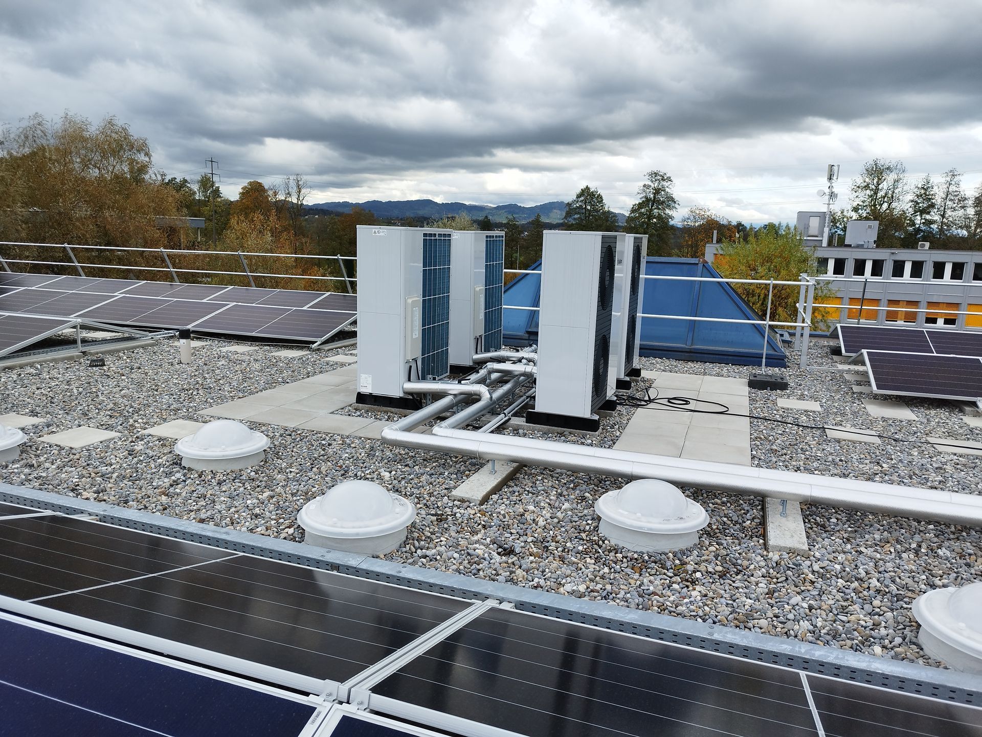 Wärmepumpen-System für nachhaltige Heizlösungen - Yilmaz Haustechnik