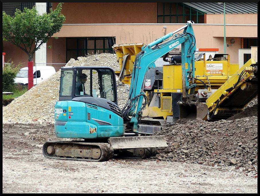 Engin de couleur bleu