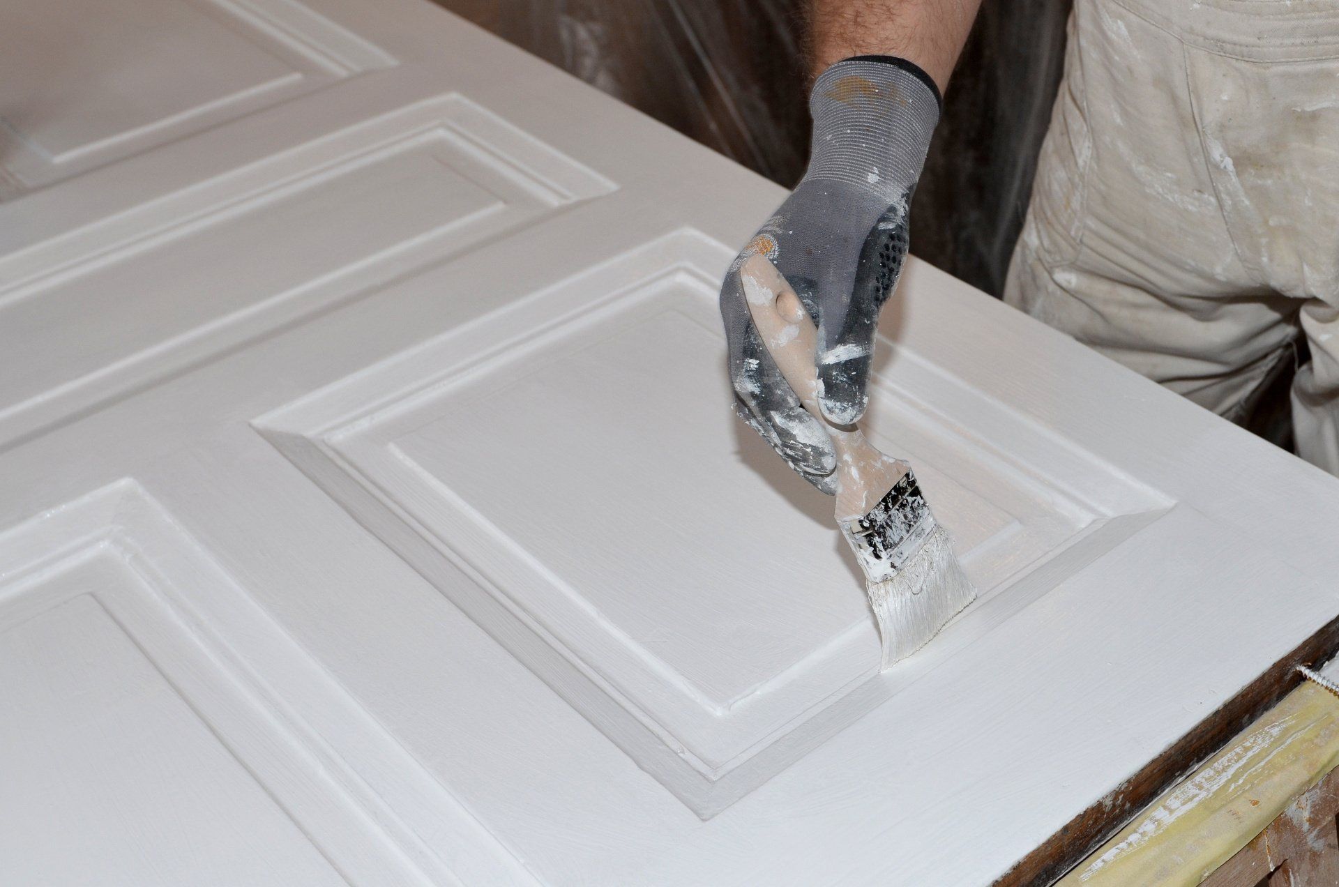 Peinture blanche sur porte