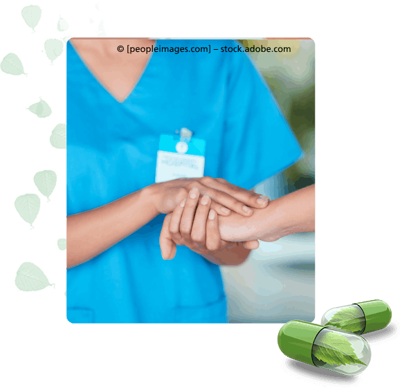 Ein Arzt sitzt an einem Schreibtisch und spricht mit einem Patienten. Stadt-Apotheke (Löwen-Apotheke Stefan Günther e.Kfm.- Inhaber Stefan Günther