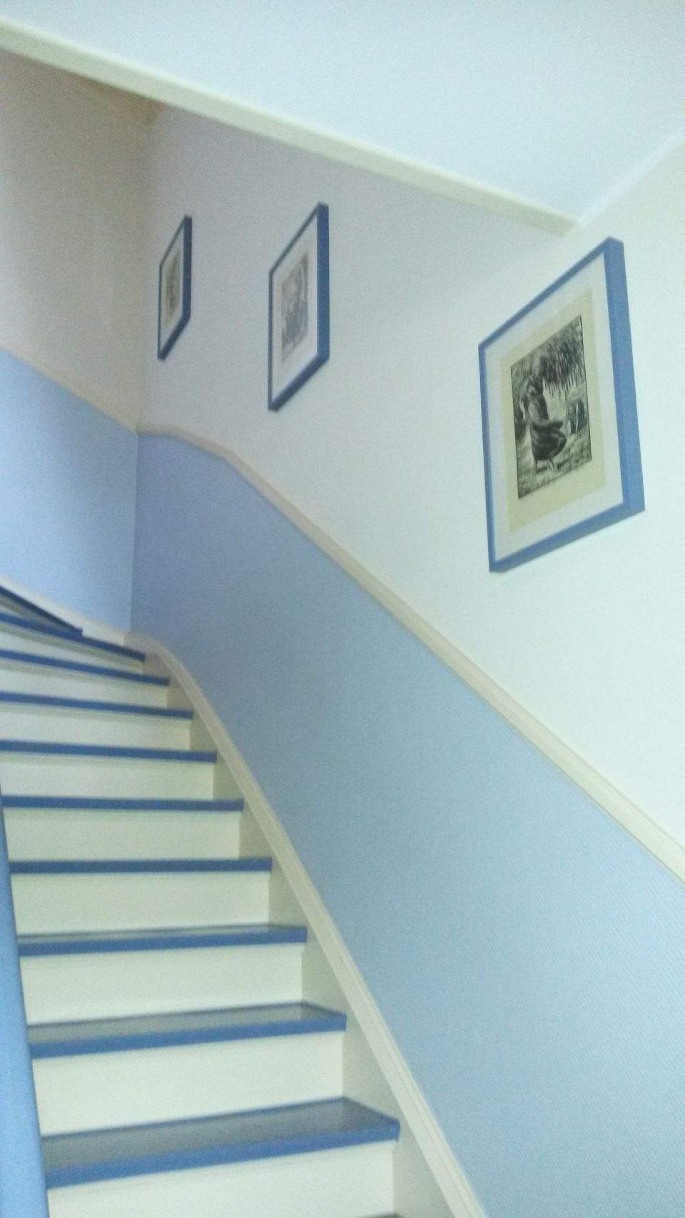 frisch gestrichener Treppenaufgang