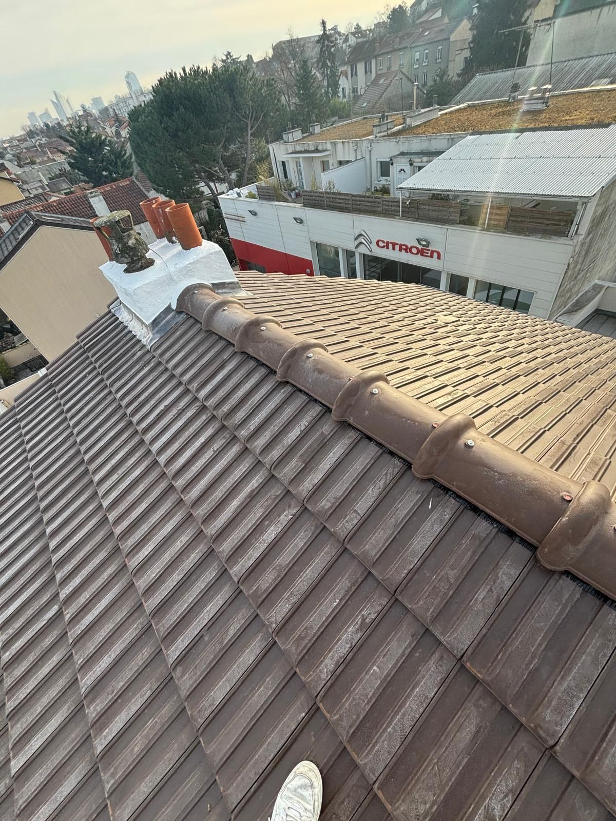 Corniche d'un toit en tuiles