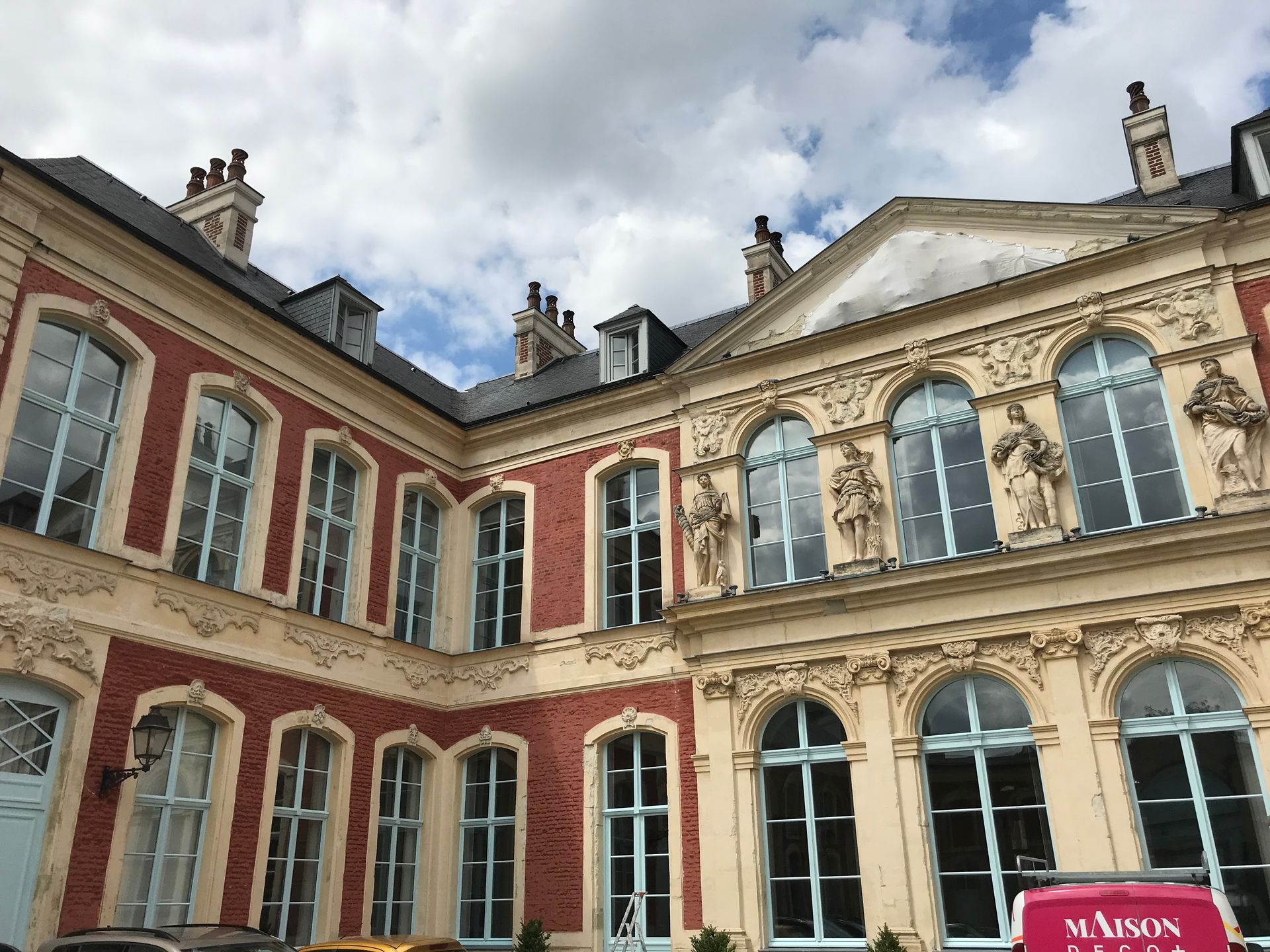 Rénovation de la façade d'un bâtiment ancien