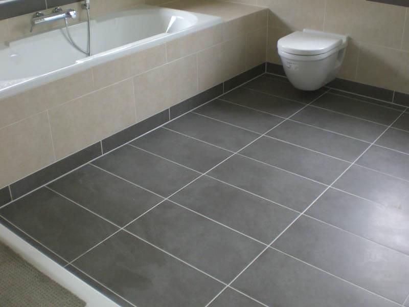 02 - Feinsteinzeugfliesen in der Kreuzfugenverlegung