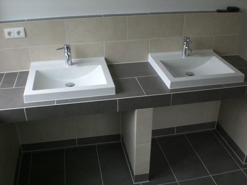 07 - Waschtischkonstruktion aus Feinsteinzeug