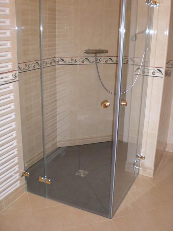 08 - Bodengleiche Dusche aus Naturstein mittels Schablonenerstellung