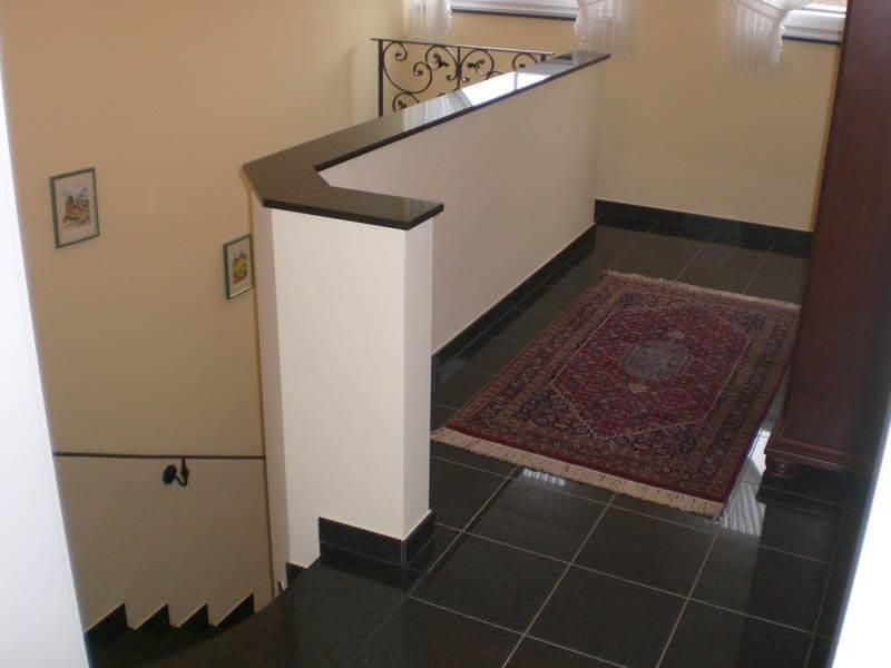 09 - Natursteinverlegung im Treppenhaus