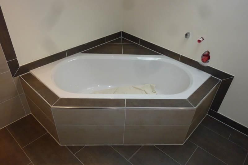 15 - Gestaltungsbeispiel für eine Sechseck - Eckbadewanne