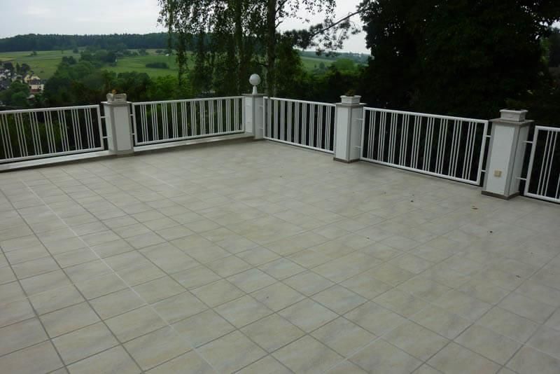 16 - Terrassengestaltung mit stranggepressten Fliesen