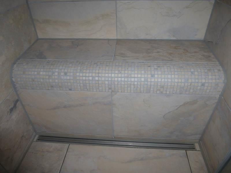 19 - Sitzmöglichkeit in einer Dusche