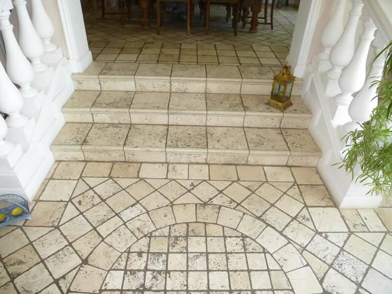 22 - Natursteinverlegung mit verschiedenen Formaten