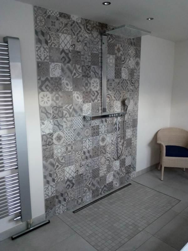 30 - Dekorfliesen als Duschwand