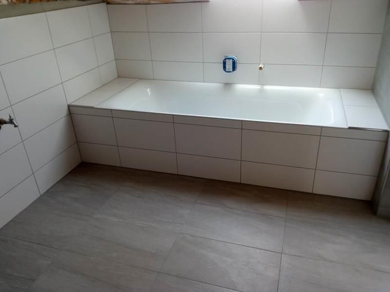 36 - Verkleidung randloser Badewanne