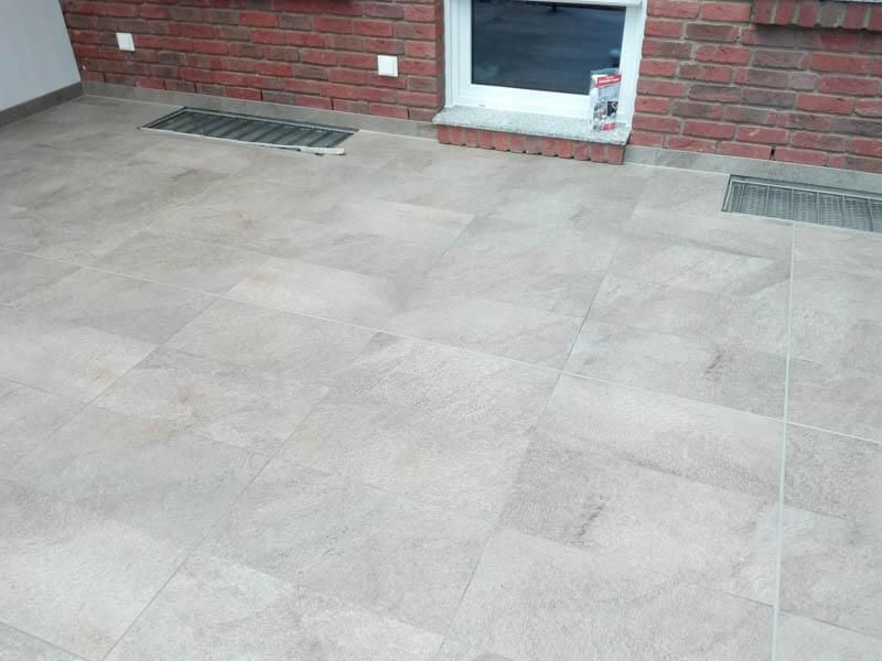 39 - Kreuzfugenverlegung auf einer Terrasse