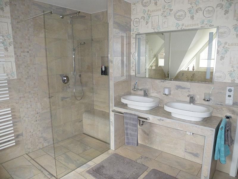 07 - Modern gestaltetes Badezimmer