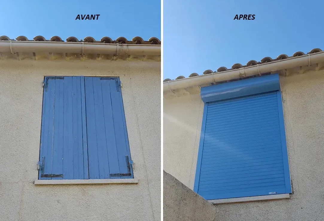Volets bleus, fermés puis enroulés, contre un mur en stuc sous un ciel dégagé.