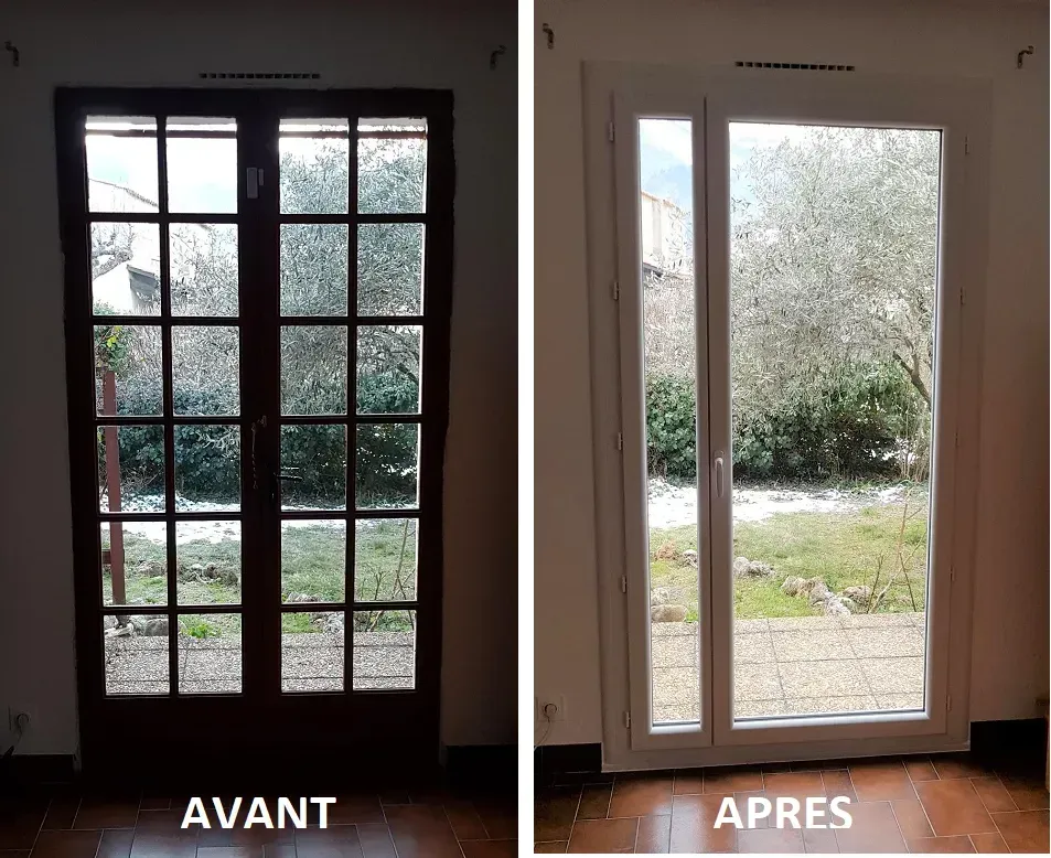 Avant et après le remplacement d'une porte. La porte marron d'origine comporte de nombreux petits carreaux ; la nouvelle porte blanche en a moins.