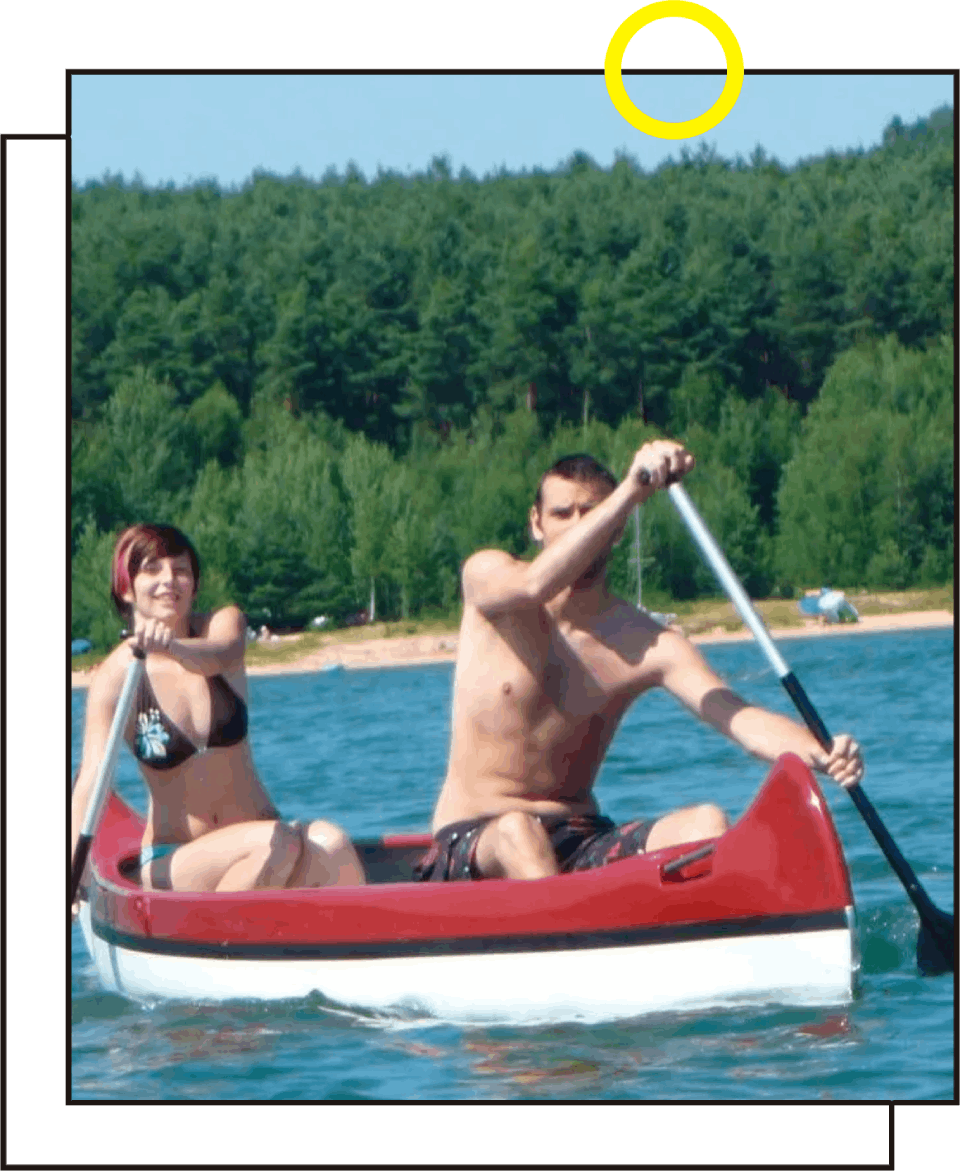 Paar fährt Kayak