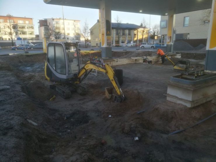 Huoltoaseman pihaa kunnostetaan