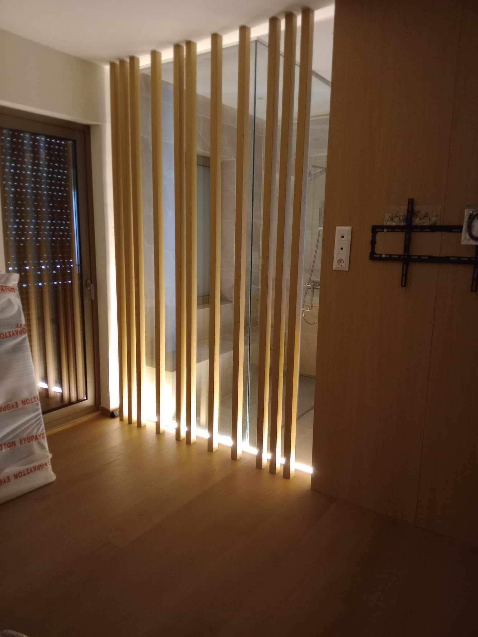 κρυφός φωτισμός σε πάτωμα οικίας